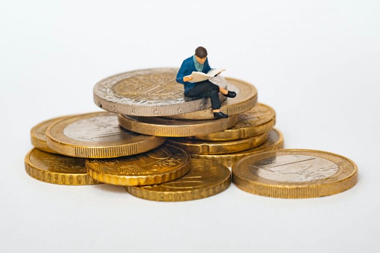 basic salary in UK explained by Papershift