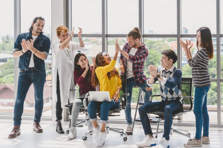 a guide to employee induction plan for small and medium businesses by Papershift