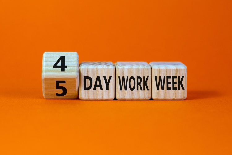 4 day work week in UK workplaces explained by Papershift