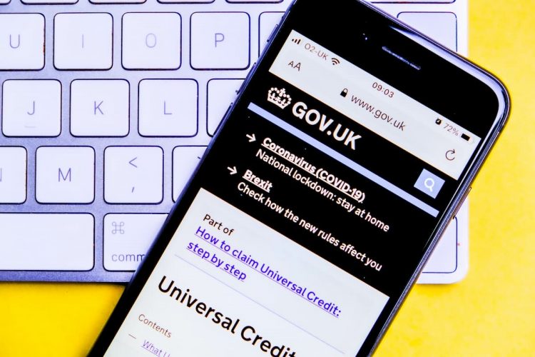 universal credit financial assistance in the UK explained by Papershift